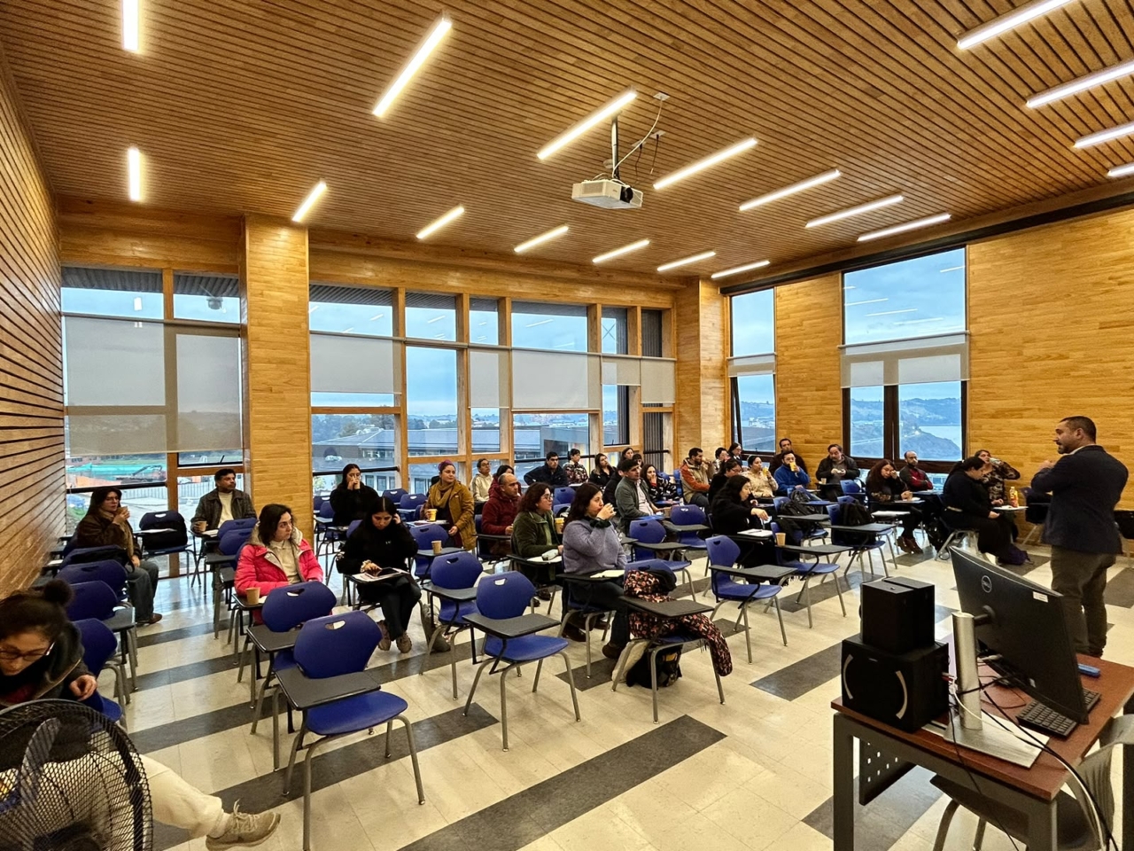 Jornada de Actualización Profesional reúne a docentes de distintos establecimientos de Chiloé